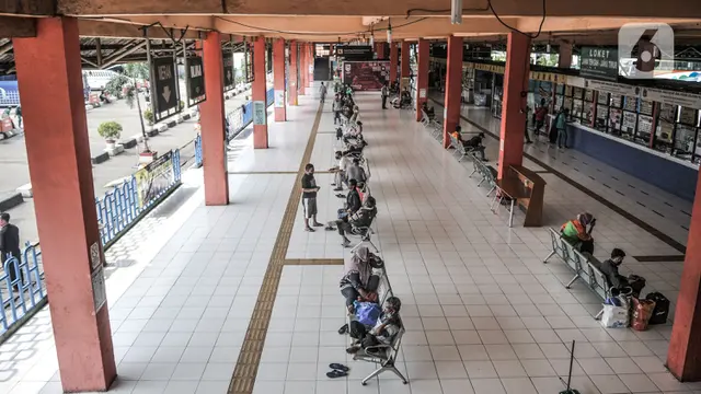 FOTO: Revitalisasi Terminal Kampung Rambutan Batal Akibat COVID-19