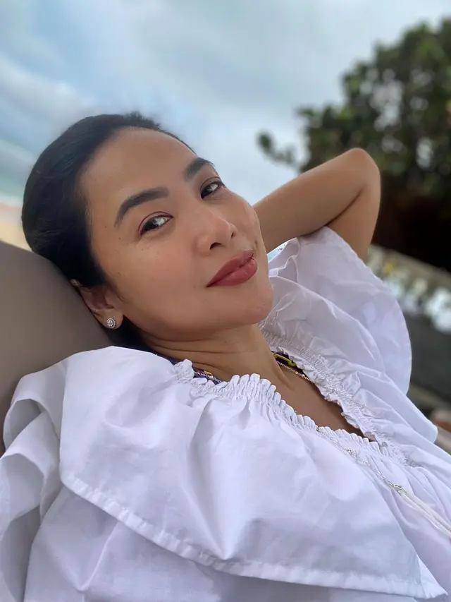 Diam-Diam Sudah Cerai Sejak 2019, Ini 6 Potret Terbaru Feni Rose yang Kian Menawan