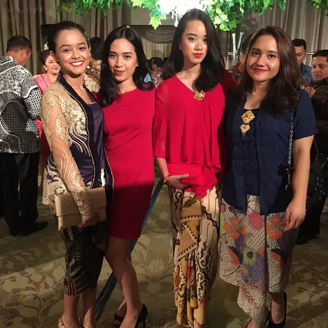 Ide Padu Padan Rok Batik ala Mutiara Baswedan/Instagram @mutiarabaswedan