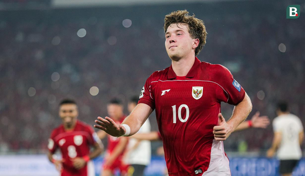 <p>Pemain Timnas Indonesia, Ole Romeny, melakukan selebrasi setelah mencetak gol ke gawang China melalui eksekusi penalti dalam laga lanjutan putaran ketiga Kualifikasi Piala Dunia 2026 di Stadion Utama Gelora Bung Karno (SUGBK), Senayan, Jakarta, Selasa (05/06/2025). (Bola.com/Bagaskara Lazuardi)</p>