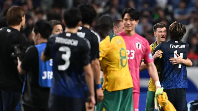 Foto: Gawang Zion Suzuki Ternodai Pemain Sendiri saat Jepang Jamu Australia di Kualifikasi Piala Dunia 2026