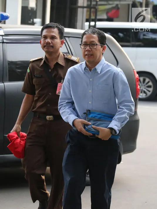 Terdakwa kasus penghancuran barang bukti dugaan pengaturan skor Joko Driyono tiba di Pengadilan Negeri Jakarta Selatan, Selasa (2/7/2019). Sidang Joko Driyono ditunda karena JPU belum siap menyampaikan materi tuntutan. (Liputan6.com/Herman Zakharia)