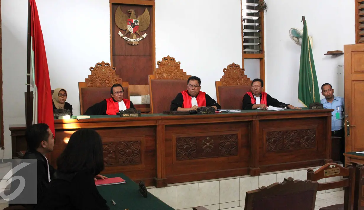Terdakwa Christopher Daniel Sjarief absen dalam sidang pembacaan tuntutan perkara kecelakaan maut di Pondok Indah di PN Jaksel, Kamis (30/7/2015). Sidang ditunda karena terdakwa sakit dan akan dihadirkan pada Rabu (5/8/2015). (Liputan6.com/Helmi Afandi)