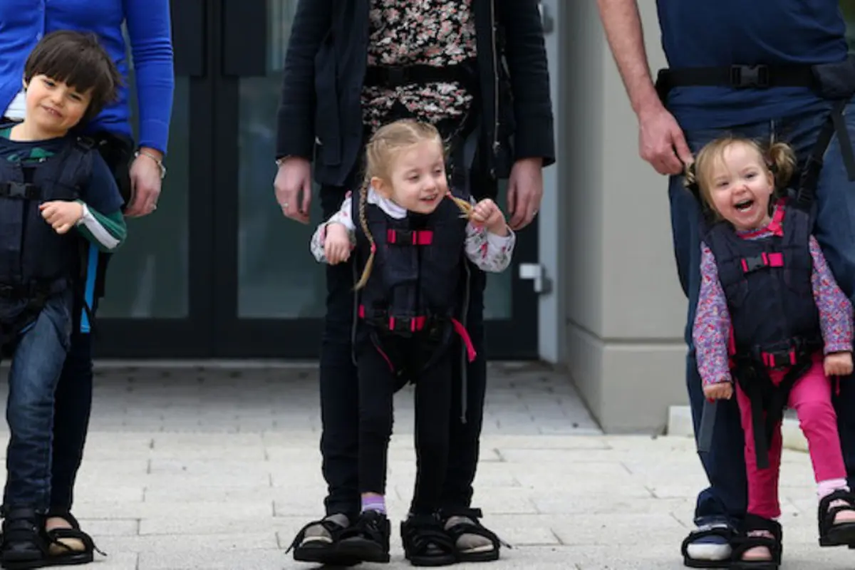 Haru, Ibu Ini Buat 'Harness' untuk Anaknya yang Difabel