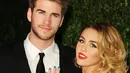 Pelantun lagu 'Wrecking Ball', Miley Cyrus rupanya ingin mempercepat prosesi pernikahan dengan Liam Hemsworth. (AFP/Bintang.com)