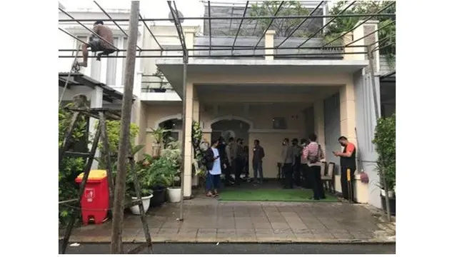 7 Potret Suasana Rumah Duka Vanessa Angel dan Bibi Andriansyah, Dijaga Sejumlah Aparat