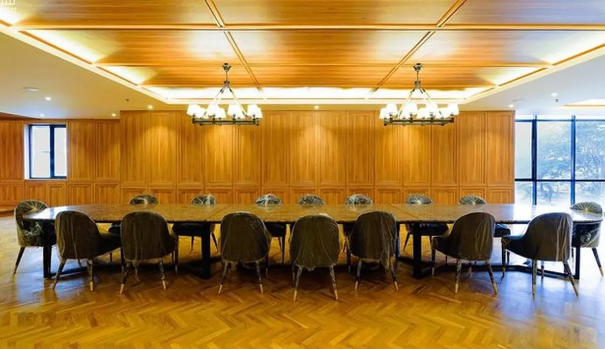 <p>Kesan glamor dan mewah di kantor RANS seakan mencerminkan pemilik RANS. Diketahui Raffi dan Nagita dikenal sebagai artis yang sukses di dunia hiburan Indonesia. [Foto: instagram.com/raffinagita1717]</p>