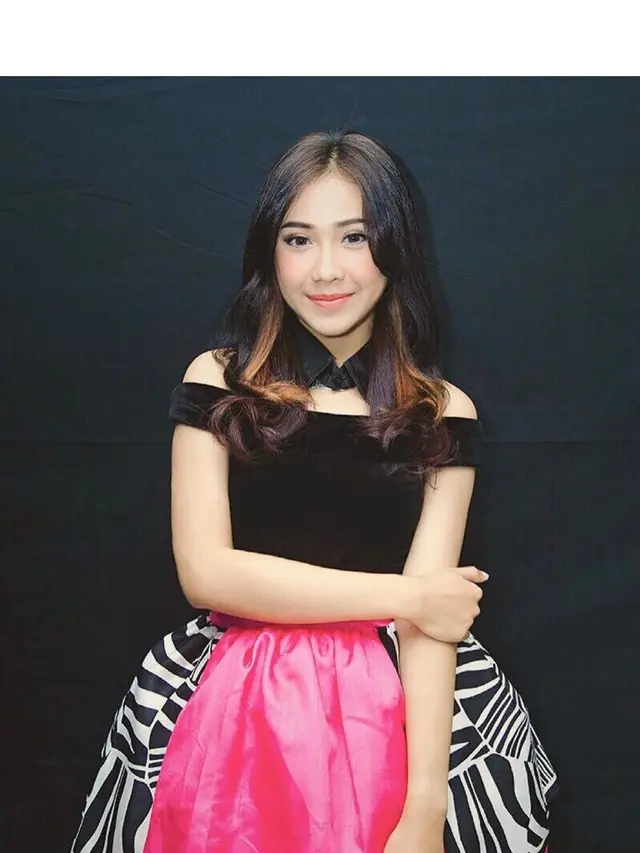 Lama Vakum, Ini 7 Potret Terbaru Livia Teenebelle yang Jadi Mama Muda