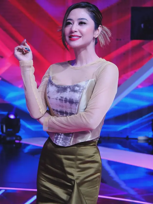 Potret Dewi Perssik (Sumber: Instagram/@dewiperssik9)