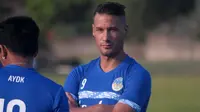 Bintang PSIM, Raphael Maitimo. (Bola.com/Vincentius Atmaja)