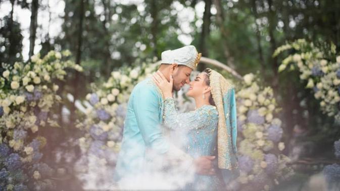 Potret pernikahan para selebriti Tanah Air. (Sumber: Instagram/@celine_evangelista)