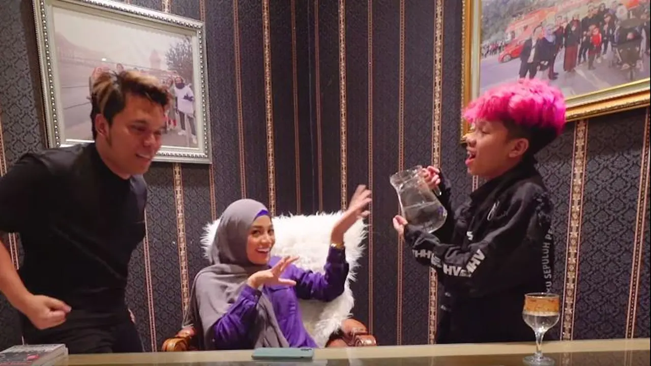 6 Momen Aurel Hermansyah 'Sungkem' ke Rumah Gen Halilintar, Tampil Berhijab