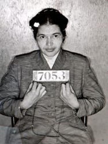 Rosa Parks, korban diskriminasi kulit hitam di Amerika Serikat.