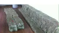 Pria Beli BMW Anyar Pakai Uang Receh Seberat 100 Kg