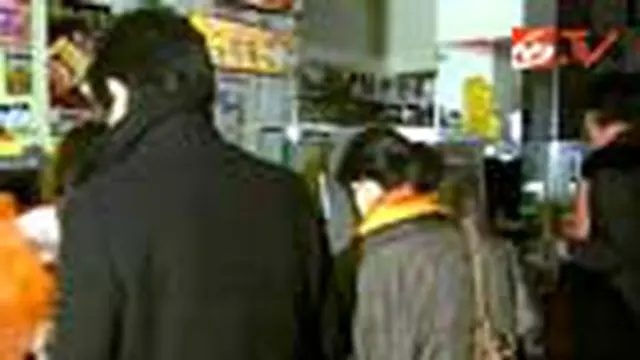 Warga Ramai-Ramai Berburu Makanan
