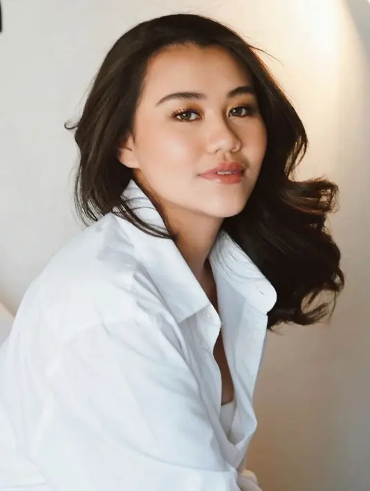 Namun ternyata, kala itu Aaliyah tidak mengetahui makna Playgirl yang sebenarnya. Menurutnya, Playgir adalah sosok perempuan yang selalu riang gembira, amun ternyata beda arti. (Instagram/aaliyahmassaid)