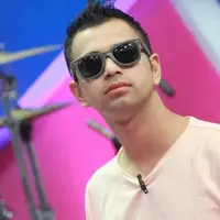 Raffi Ahmad saat menjadi pembawa acara musik pagi (Liputan6.com/Sapto Purnomo) 