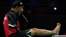 Atlet Mesir, Ibrahim Hamadtou bersiap memukul bola dengan bantuan kakinya saat bertanding melawan atlet Jerman, Thoma Rau pada cabang tenis meja tunggal putra di ajang Paralimpiade 2016, Rio de Janeiro, 9 September 2016. (Thomas Lovelock/OIS/IOC via AFP)