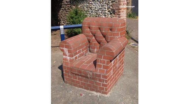 5 Kreasi Unik Pakai Batu Bata ini Kreatif Sekaligus Kocak