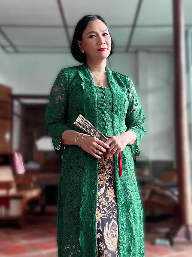 Inspirasi Outfit Kondangan Ala Artis Lawas 90-an/Instagram