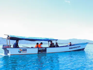 BRI Peduli menyalurkan bantuan “Perahu Literasi” di Kabupaten Tolitoli, Sulawesi Tengah, sebagai bagian dari Program Literasi Anak Negeri. Inisiatif ini bertujuan meningkatkan akses pendidikan bagi anak-anak di wilayah pesisir dan pulau-pulau kecil. (Adv/BRI)
