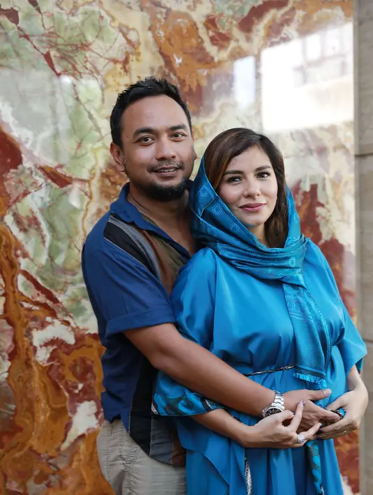 "Jadi pas ditunjukin oleh dokternya teriak, cowok nih. Kelihatan monasnya emang. Ya supaya anak ketiga mudah-mudahan insya Allah sesuai harapan dan angan-angan kita," tutur Meisya di kawasan Fatmawati, Jakarta, Minggu (24/7). (Galih W. Satria/Bintang.com)