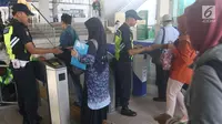 Pengguna KRL Tetap Pakai Tiket Kertas hingga Senin Siang