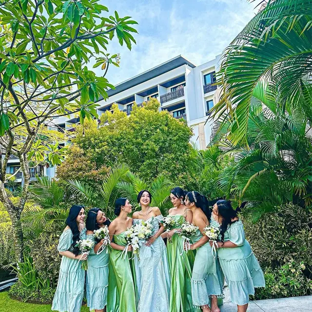 6 Potret Bridesmaid Lucinta Luna di Hari Pertunangan, Tak Kalah Memesona