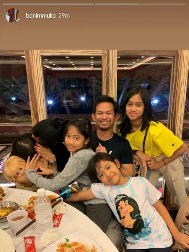 Lulu Tobing bersama anak-anak Bani Mulia