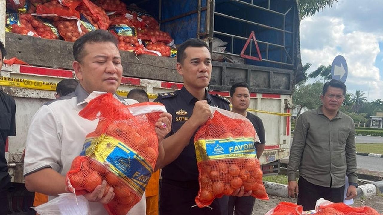 Bawang bombai ilegal dari Malaysia yang gagal beredar di Pekanbaru karena tidak dilengkapi sertifikat kesehatan.