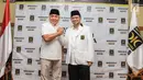 Pasangan bakal cagub dan cawagub Kalimantan Timur, Isran Noor dan Hadi Mulyadi di kantor DPP PKS, Jakarta, Rabu (27/12). Partai Gerindra, PKS dan PAN telah sepakat berkoalisi pada Pilgub di lima daerah. (Liputan6.com/Faizal Fanani)