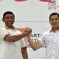 Wiranto dan Hary Tanoesoedibjo melakukan salam komando sebagai salah satu bukti optimis mendekati Pemilu 9 April mendatang (Liputan6.com/Panji Diksana) 