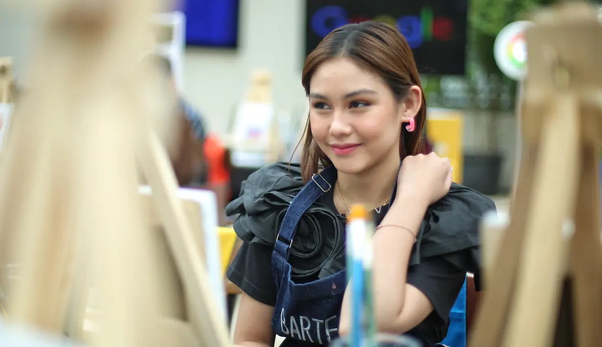 Vanesha Prescilla di temui kawasan SCBD, Jakarta Selatan, Kamis (6/2/2020). (Adrian Putra/Fimela.com)