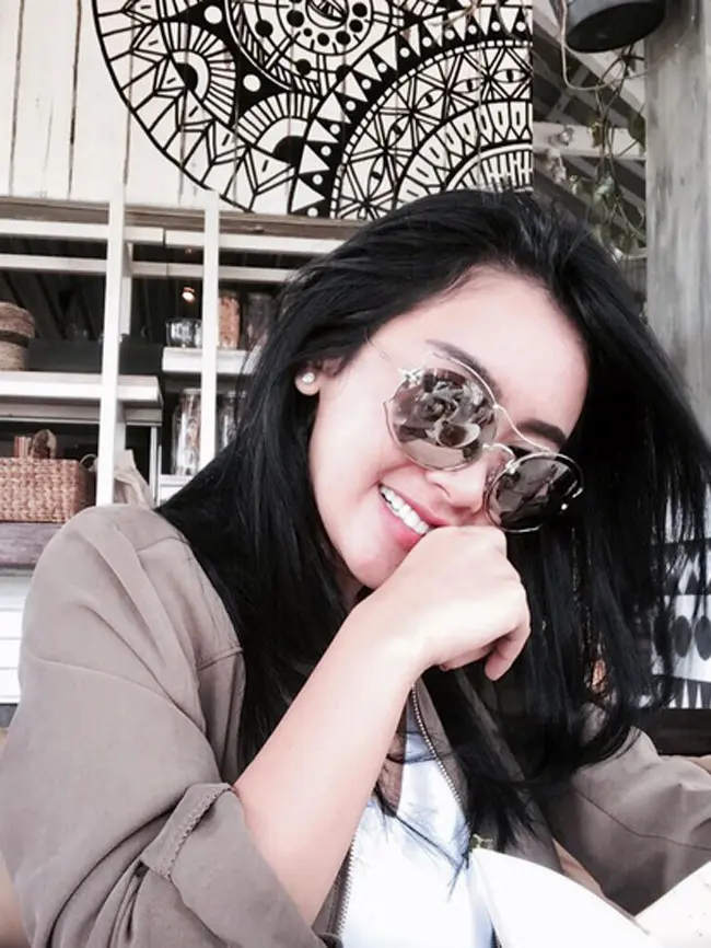 "Aku menyadari aku masih belajar berbahasa tapi ya ada temen ngobrol aja kalau lagi sepi sendiri gitu aja. So far sih ngga ada (kesulitan) sih. Pakai bahasa Inggris. Ke orangtua belum, masih adaptasi dulu," imbuh Cita Citata. (Instagram/Cita_citata)