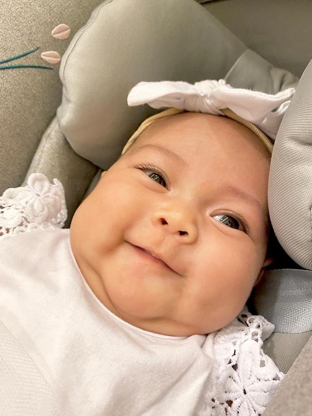 Sudah Berusia 5 Bulan, Ini 6 Potret Terbaru Anak Fitri Tropica