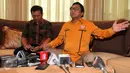Oesman Sapta Odang memberikan keterangan pers di kediamannya, Jakarta, Kamis (22/12). Oesman terpilih menjadi Ketua Umum Partai Hanura berdasarkan keputusan Musyawarah Nasional Luar Biasa (Munaslub) Hanura. (Liputan6.com/Johan Tallo)