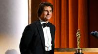 After four decades in Hollywood, Tom Cruise finally took home his first Oscar, an honorary award at the 2025 Governors Awards.