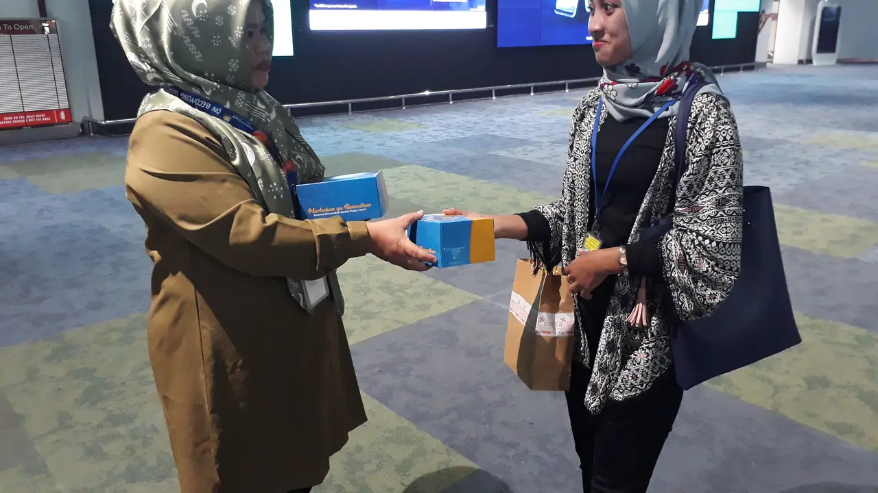 Ribuan Boks Menu Buka Puasa Dibagikan Gratis Tiap Hari di Bandara Soetta