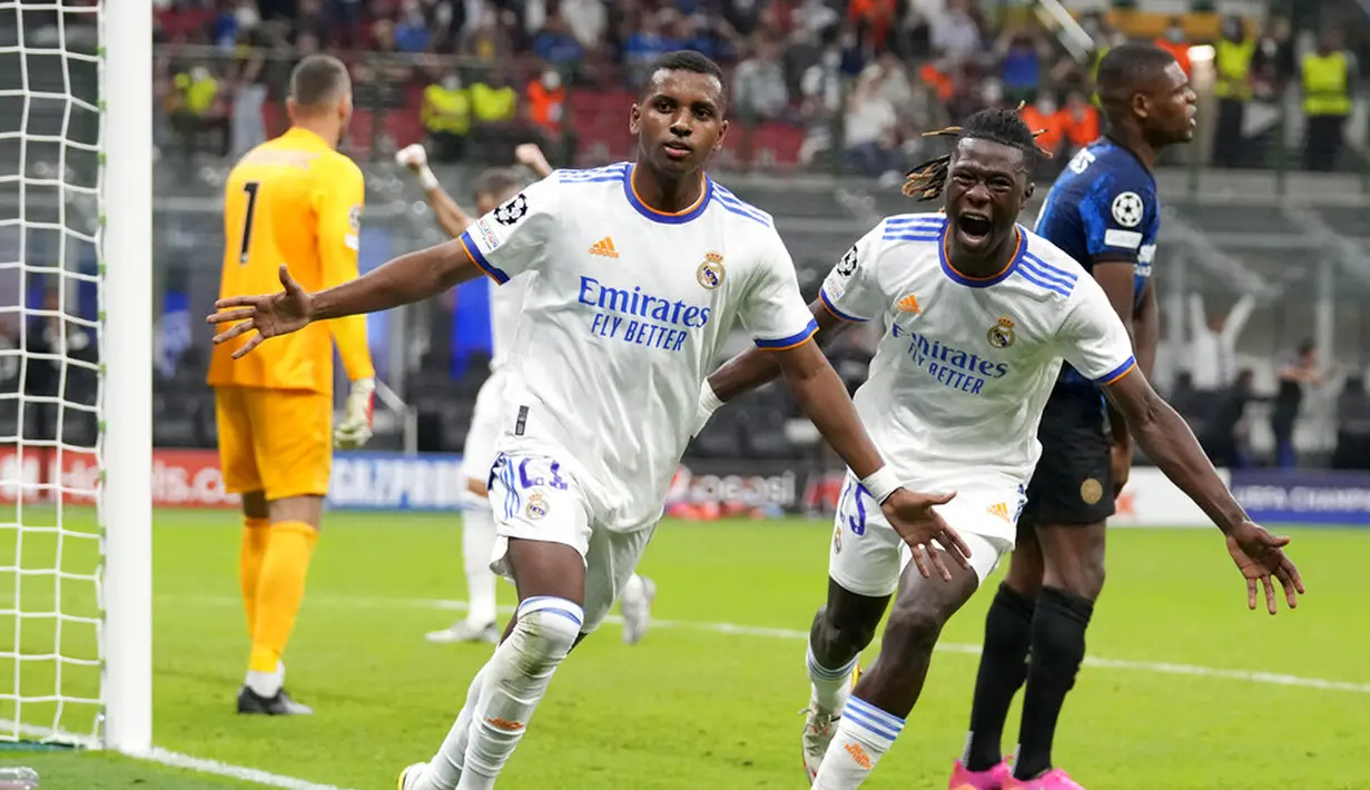 Pemain Real Madrid Rodrygo melakukan selebrasi usai mencetak gol ke gawang Inter Milan pada pertandingan Grup D Liga Champions di Stadion San Siro, Milan, Italia, Rabu (15/9/2021). Real Madrid menang 1-0. (AP Photo/Antonio Calanni)