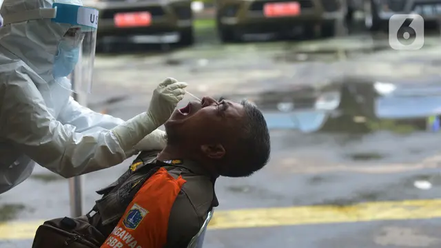 Tim Medis Swab Tes Pegawai Kecamatan