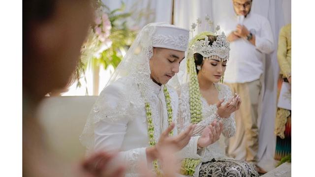 Resmi Jadi Suami Istri, Ini Fakta-fakta Pernikahan Siti Badriah dan Krisjiana
