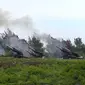 Tentara militer Taiwan menembakkan howitzer 155 inci selama latihan anti-pendaratan langsung di daerah Pingtung, Taiwan selatan (9/8/2022). Taiwan mengadakan latihan militer tembakan langsung, yang mensimulasikan pertahanan pulau itu dari invasi China, ketika Beijing melakukan latihan militer baru di sekitar tetangganya. (AFP/Sam Yeh)