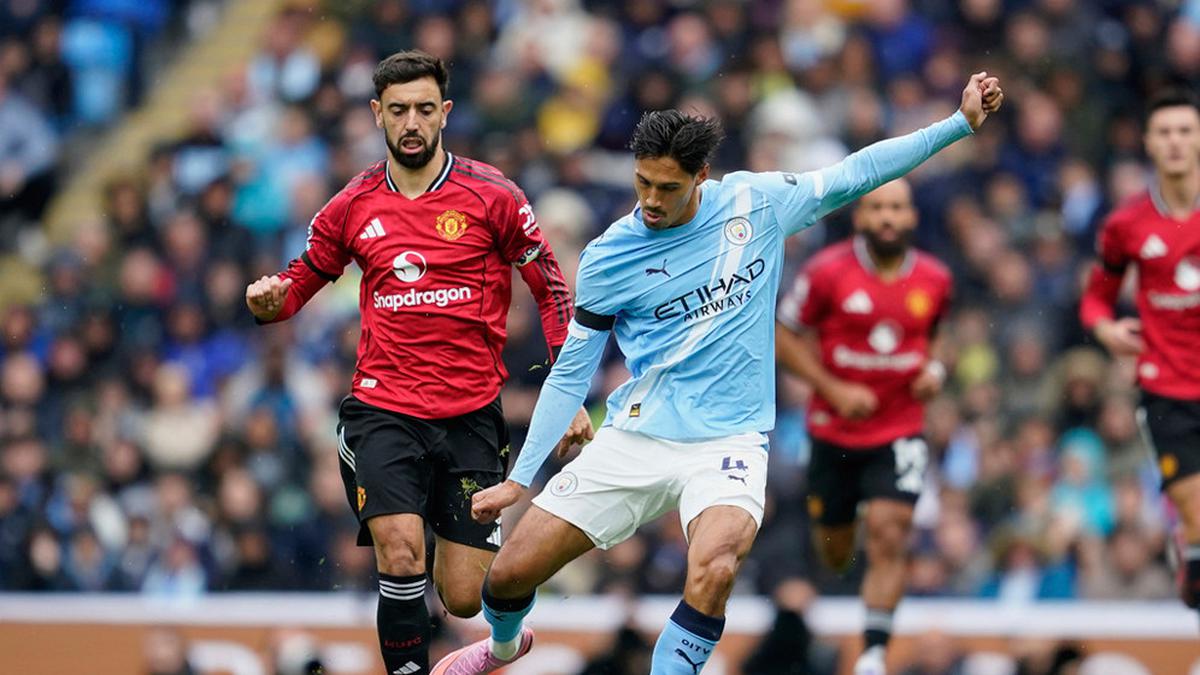 Bruno Fernandes Bicara Blak-blakan Soal Taktik Ruben Amorim Usai MU Dibantai Man City: Kami Main 5 Bek, Kadang 4 Bek atau 3 Bek