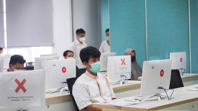 Suasana UTBK di Unesa (Dian Kurniawan/Liputan6.com)