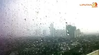 Hujan es terjadi di kawasan pusat Jakarta