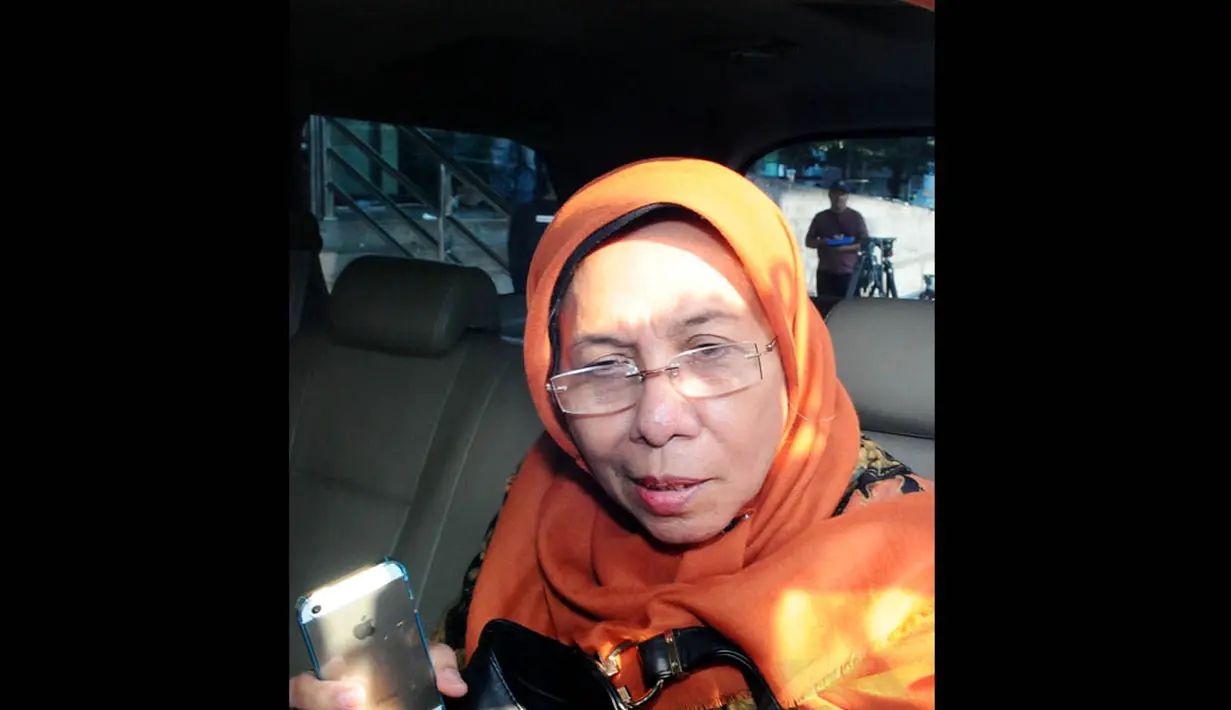 Selama tujuh jam anggota DPR Soemintarsih Muntoro diperiksa KPK, Jakarta, Rabu (27/8/14). (Liputan6.com/Andrian M Tunay)