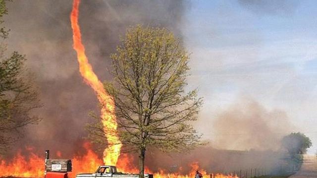 fenomena alam unik (foto: Meunderwears / reddit)