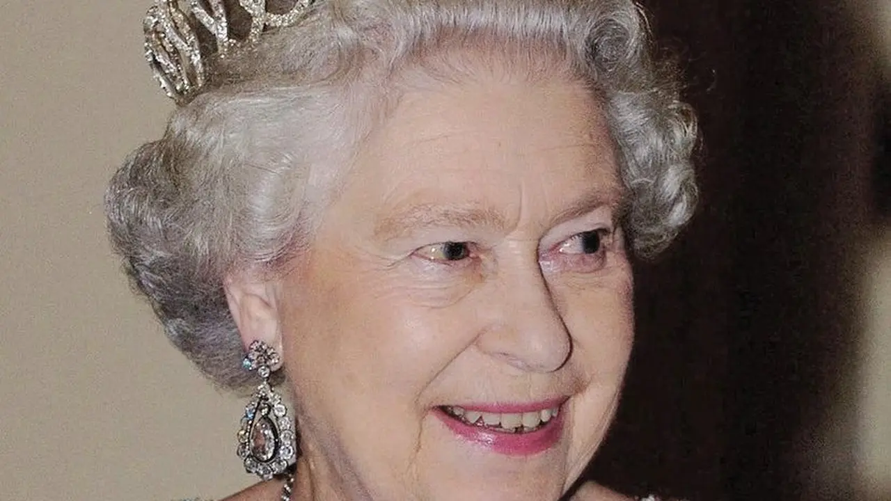 Pewaris mahkota dan perhiasan Ratu Elizabeth II