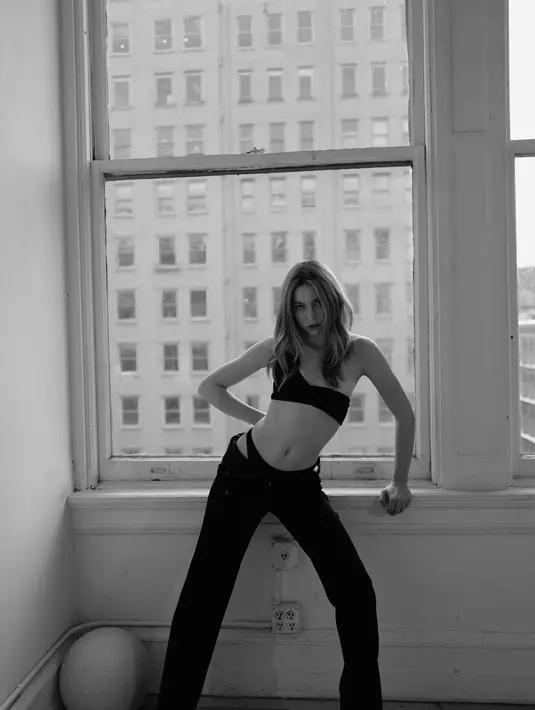 Karier Eve Jobs sebagai model dimulai pada 2020 saat membintangi sebuah kampanye dan menjadi runner up di RuPaul Drag Race.(instagram/evejobs)