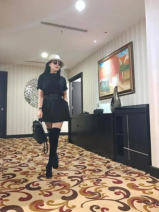 "Iya, itu Syahrini yang artis itu," kata Handang pada jaksa KPK di PN Tipikor, Jakarta, Senin 20 Maret 2017 seperti dikutip Liputan6.com. (Instagram/princessyahrini)